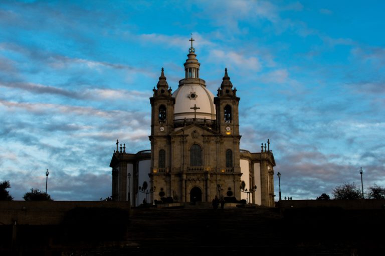 sameiro-bom-jezus-easter-tour-portugal-religous-tourism-getaway-van